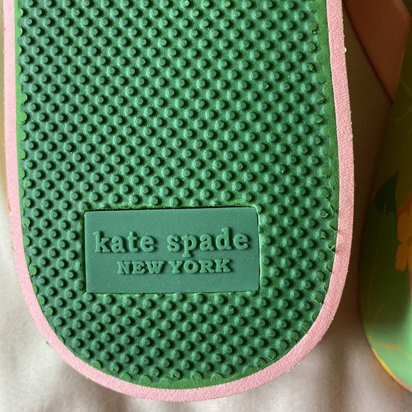 New Kate Spade #9 pink w/ bow and flowered platform flip flops. Never worn. - Picture 12 of 14